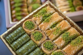طرز تهیۀ باقلوا پسته ای