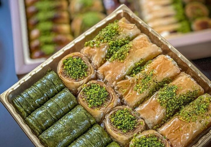 طرز تهیۀ باقلوا پسته ای